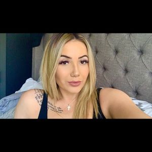 Meet your Posher, Alexis